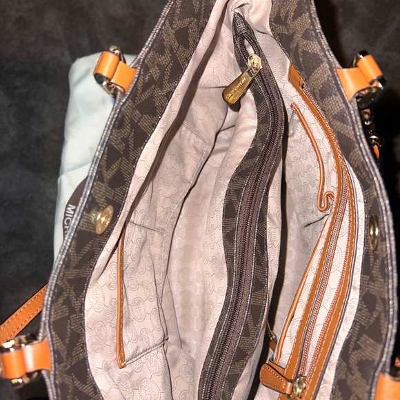 Michael Kors Brown Harper Bag - Picture 6 of 7